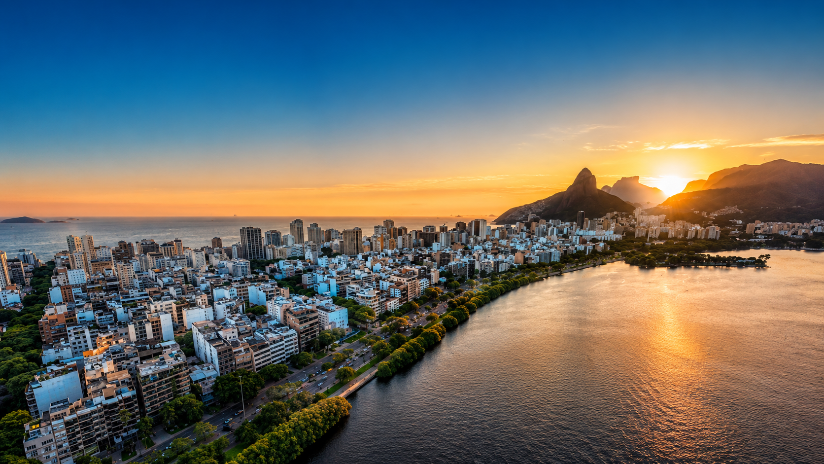 Vista aérea da Lagoa Rodrigo de Freitas e do Morro Dois Irmãos em Ipanema, no pôr do sol